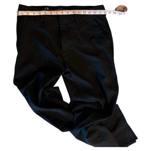 Elegant Black Slim-Fit Blazer for Formal Occasions - Picture 8 of 12